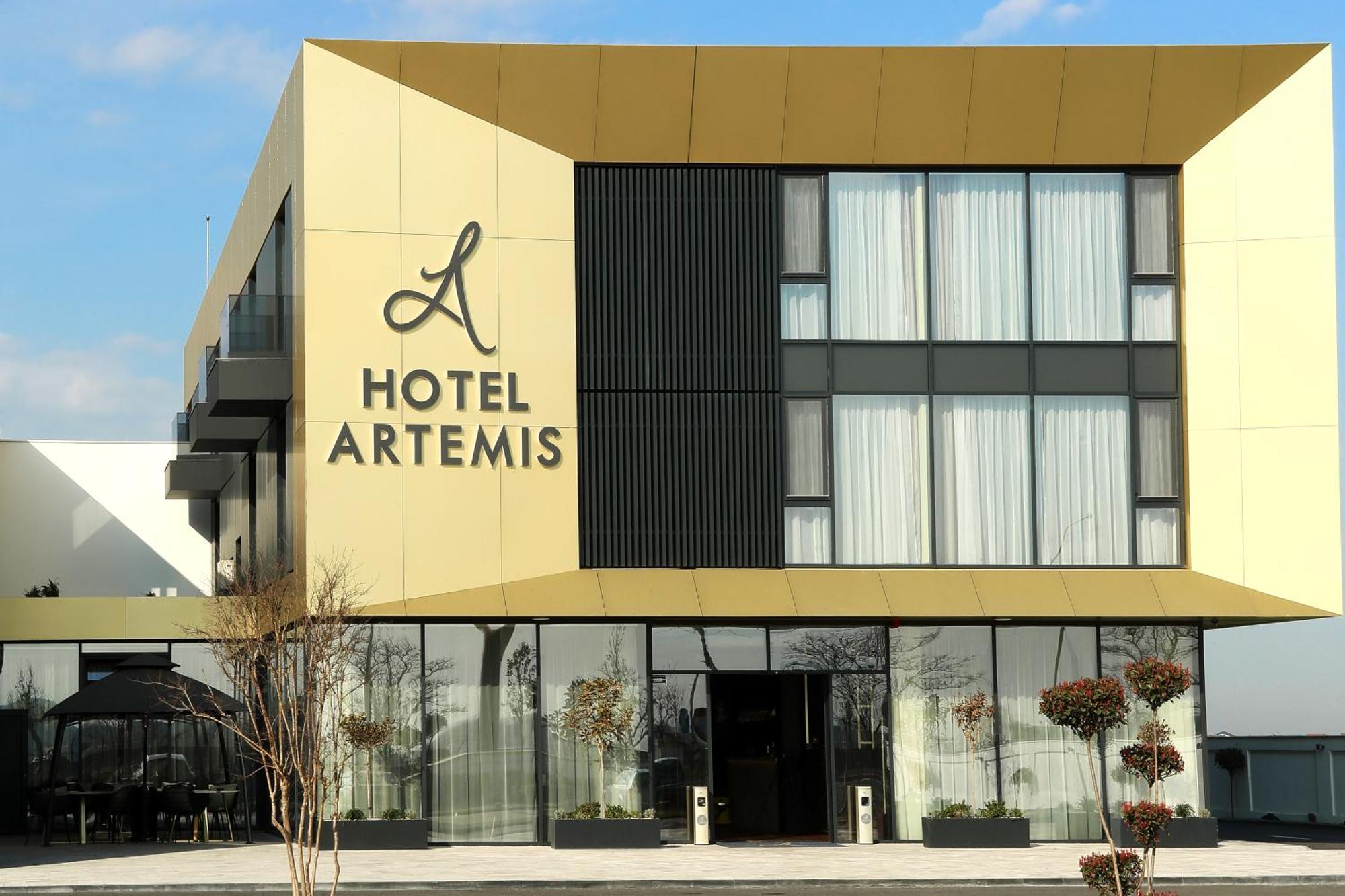Hotel Artemis Oradea Buitenkant foto