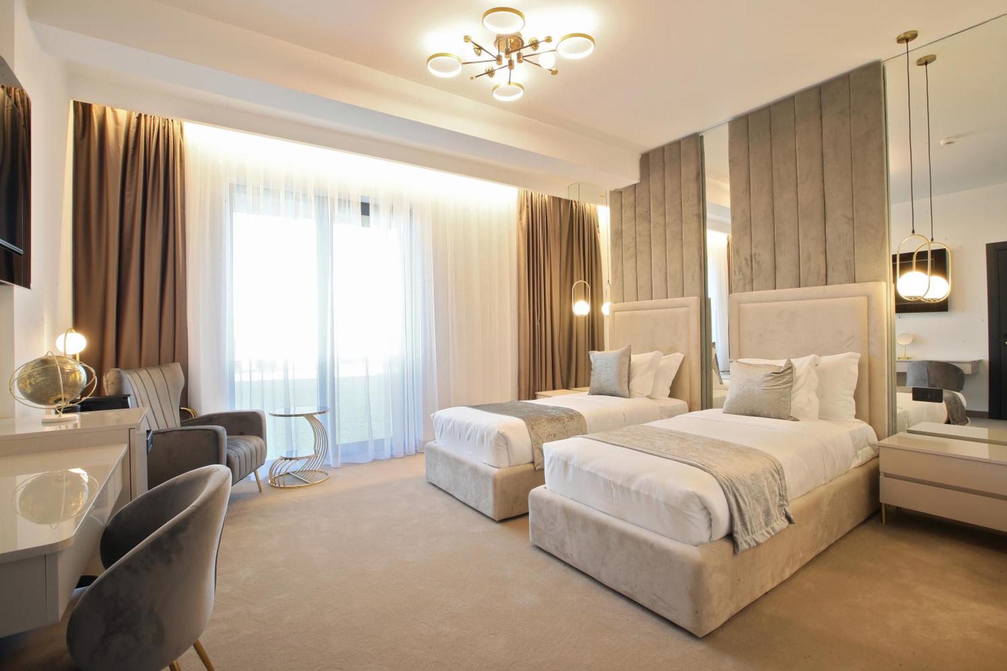 Hotel Artemis Oradea Buitenkant foto