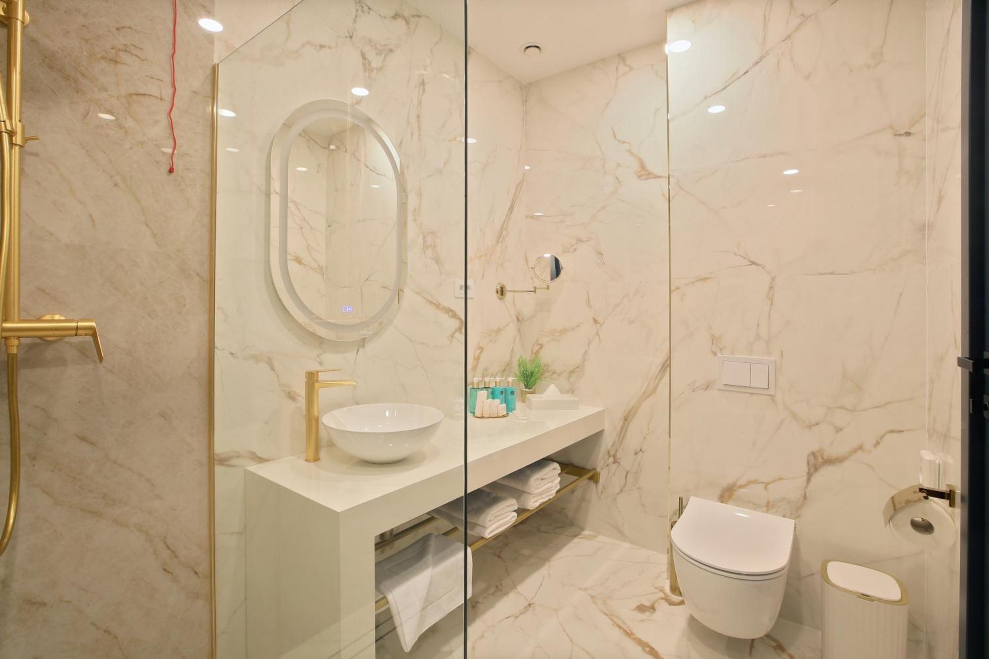 Hotel Artemis Oradea Buitenkant foto